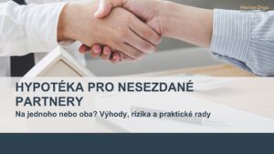 Pár diskutující o hypotéce na jednoho nebo oba partnery, výhody a rizika hypotéky pro nesezdané páry